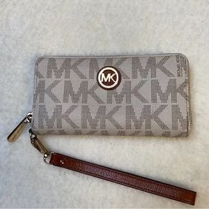 Michael Kors Continental Wallet/ Wristlet